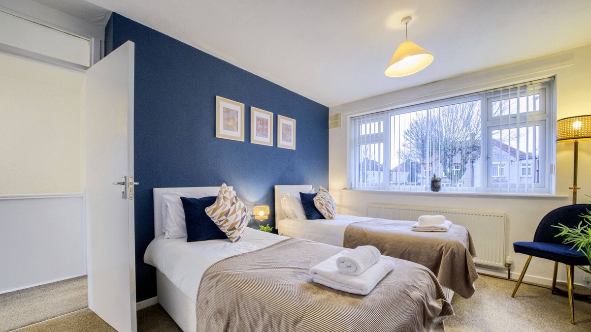 Holbrooks Apartment | RRN Near Ricoh Arena | Wi-fi | Parking