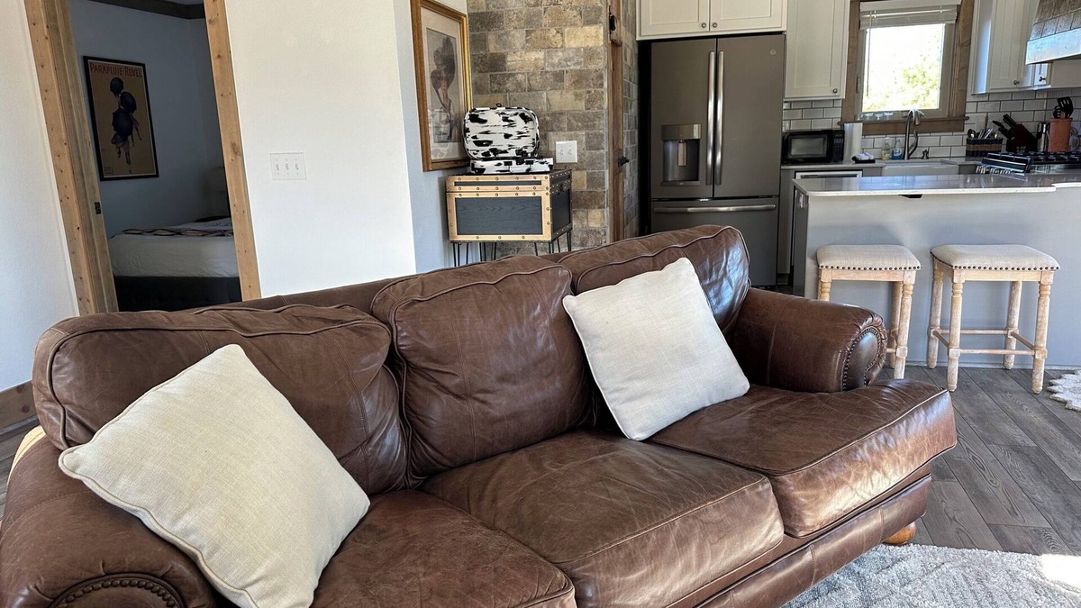 Eureka Springs Cabin | RT62 Motor Resort Crows Nest Luxury Cabin