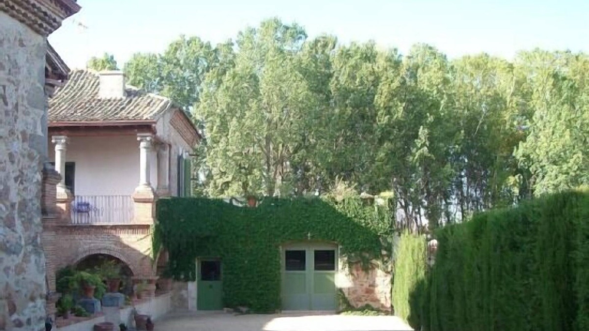 Hoyuelos Cottage | Rural house (full rental) Palacio de Hoyuelos for 8 people