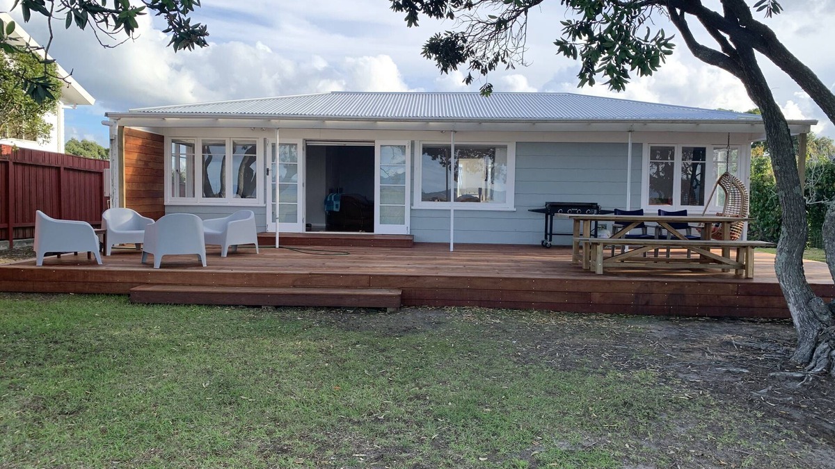 Ruakaka House | Ruakākā Beach Bach