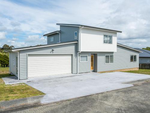 Ruakaka House | Ruakaka Sands - Ruakaka Holiday Home