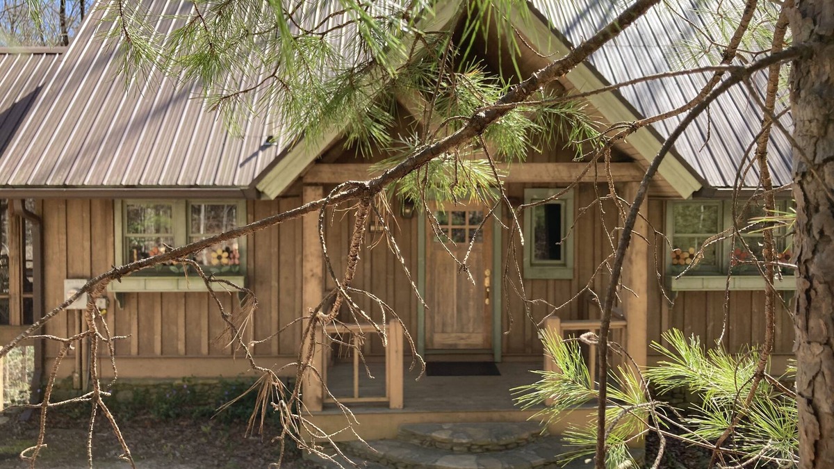 Wiley Cottage | Ruby - A Lovely Cottage in the Woods with Mountain Scenery