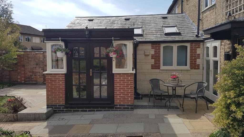 Irthlingborough Bed & Breakfast | Ruby Cottage