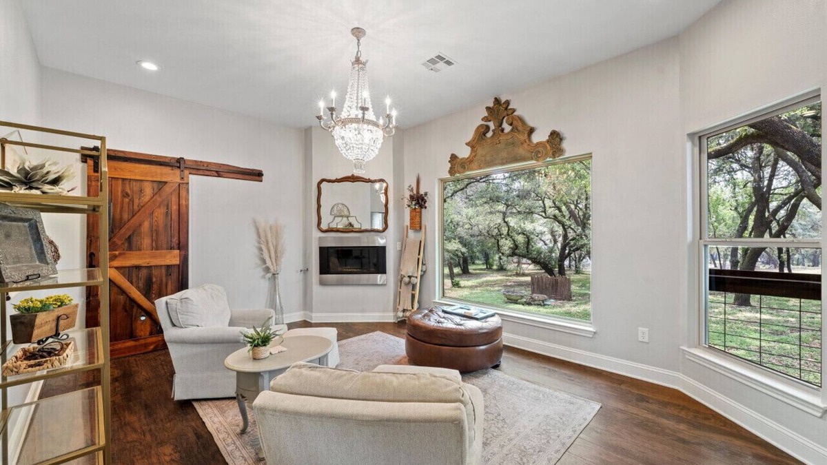 Lacy-Lakeview House | Ruby Dell Ranch - Just 10 mins from downtown Waco!