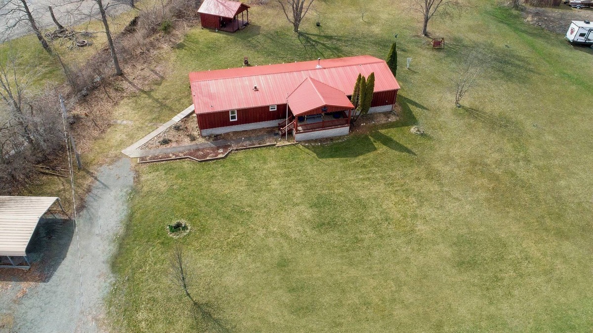 Bradford House | Ruby Retreat-Located above Waneta Lake in the Finger Lakes Region