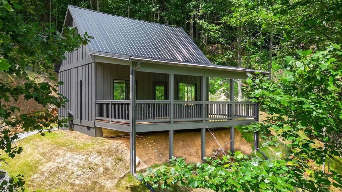 Sylva House | Ruby Ridge - Amazing views, Close to Town, Pet Friendly