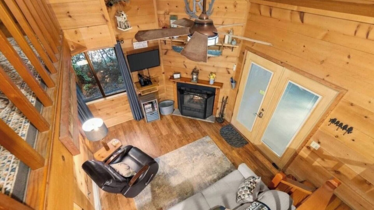 Sautee Nacoochee Cabin | Ruby's Haus | Hot Tub | Dog Friendly | Fireplace