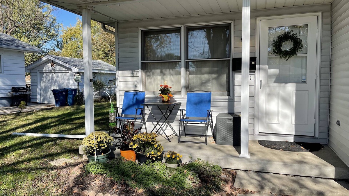 Terre Haute House | Rudy's - Single level home w/2 Bedrooms, 1 Bath, equipped kitchen, & laundry