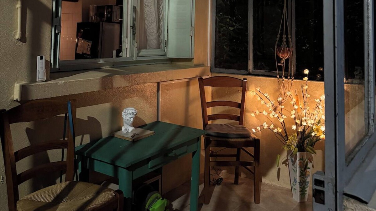 Courban House | Rue de la Roxanne - Set near the famous vineyards of Chablis and Champagne.n