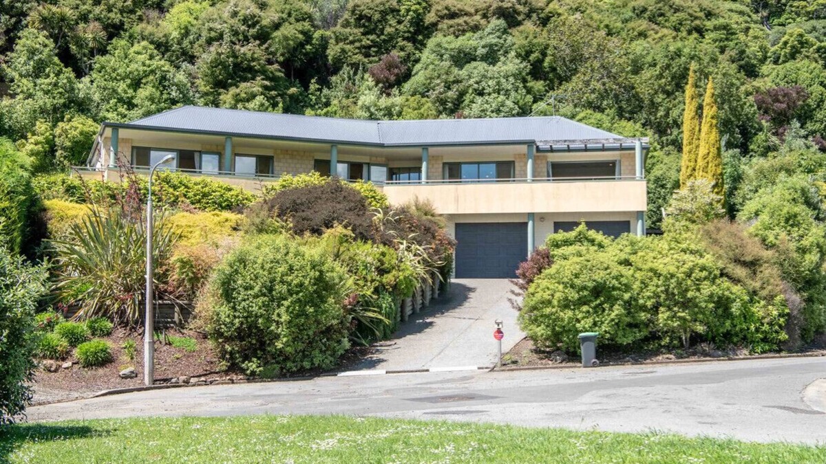 Akaroa Cottage | Rue Noyer Lookout - Akaroa Holiday Home