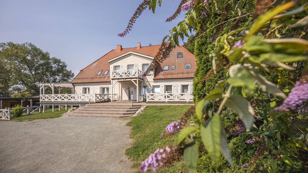 Bergen auf Ruegen Apartment | Ruhig und Idyllische Lage im Herzen der Insel Rügen - Gutshaus Silvitz Fewo 03