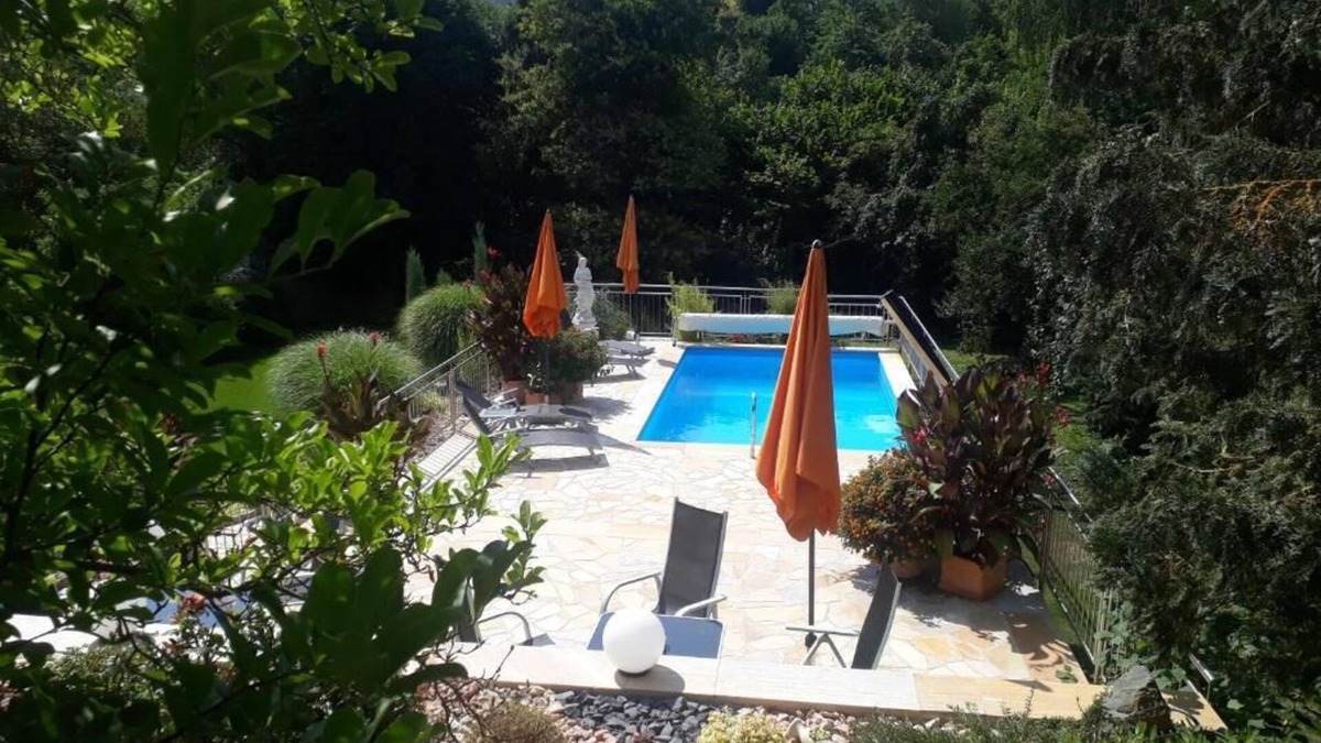 Mainstockheim Apartment | Ruhige Ferienwohnung mit Sonnenterrasse und Pool im Weinort Mainstockheim