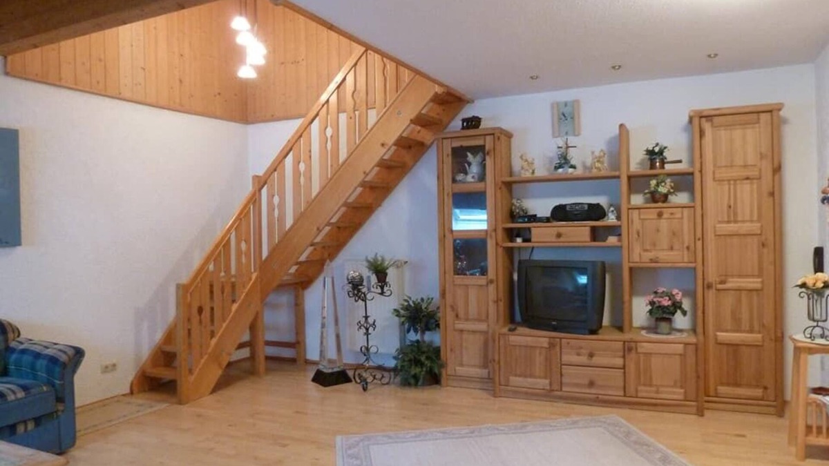 Schwarzenbach Apartment | Ruhige Ferienwohnung (84qm) mit schönem Balkon und Gartenblick