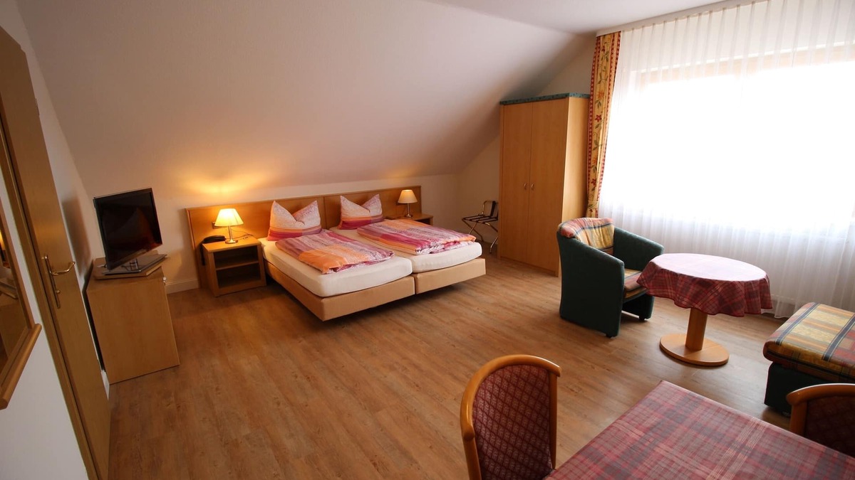 Untereisenheim Apartment | Ruhiges Appartement im 1.Stock mit barrierefreier Dusche