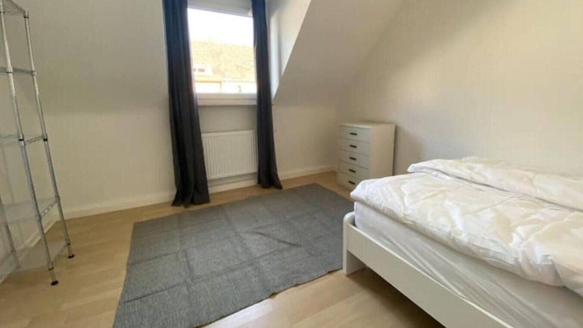 Zollstock Apartment | Ruhiges DG 6 P. Urban Öpnv