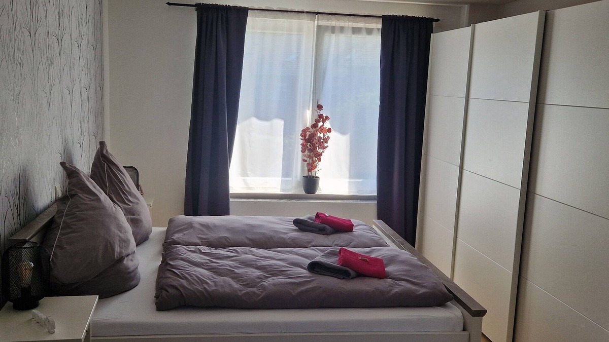 Dumpten Apartment | Ruhrpottglück: cozy ambience with fireplace
