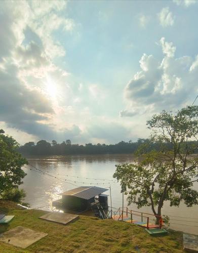 Temerloh Boat Rental | Rumah Rakit Bangau Parit Temerloh