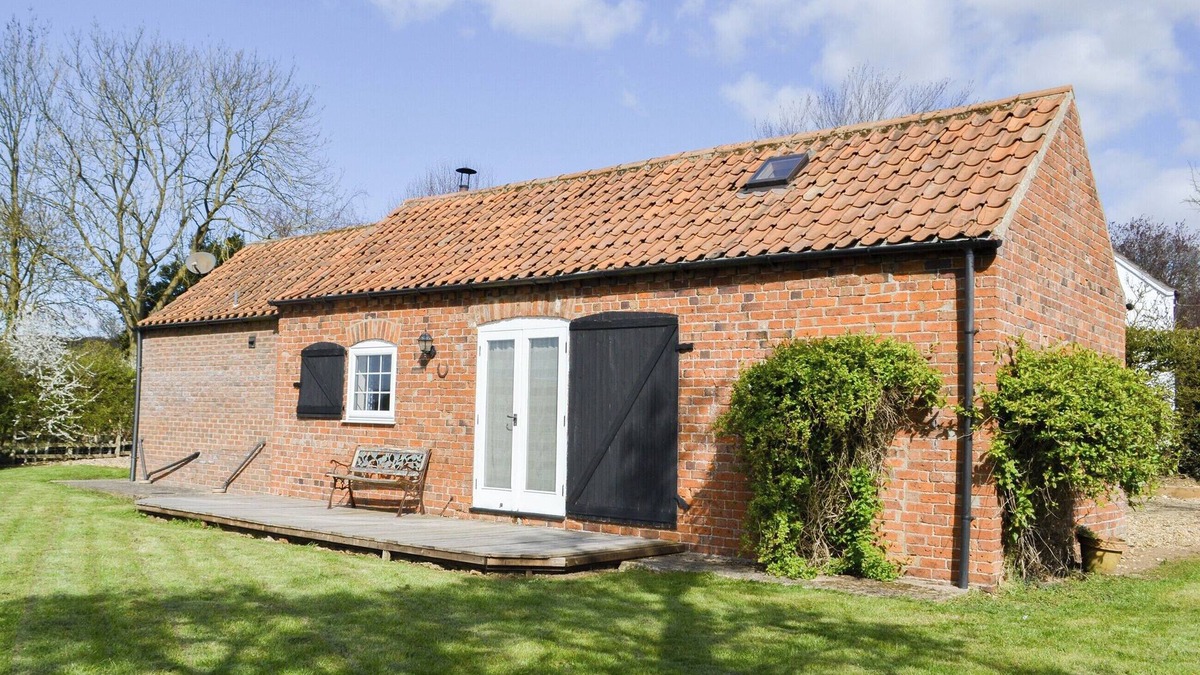 Tetford Cottage | Run for the hills and hideaway in your very own shepherds bothy.