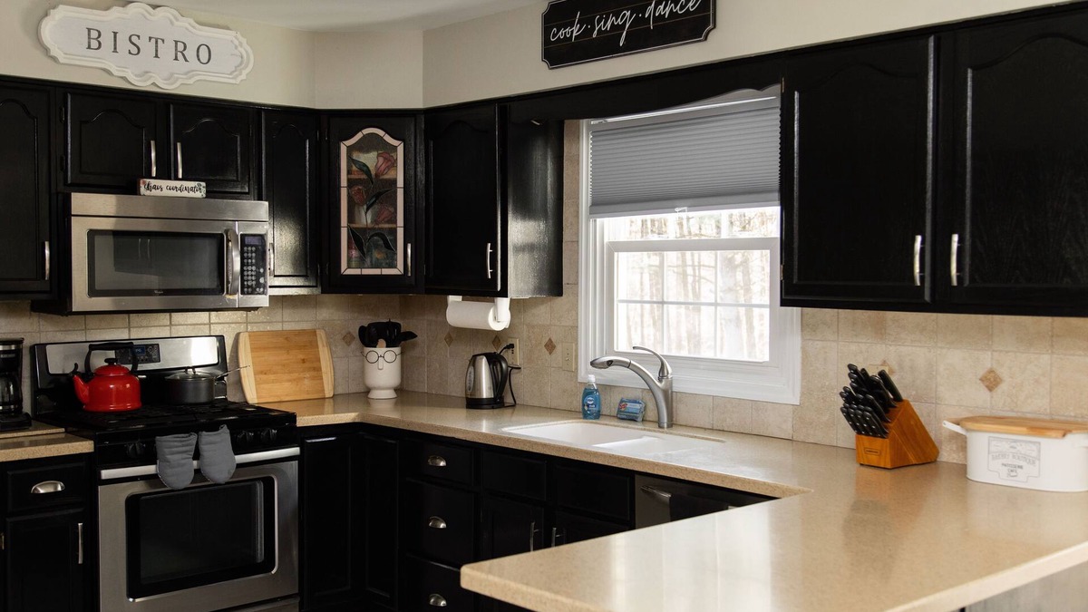 Saratoga Springs House | Run For The Pool Saratoga! Relax, unwind play pool or take a dip!