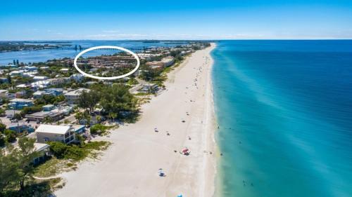 Bradenton Beach Apartment | Runaway Bay 283 condo