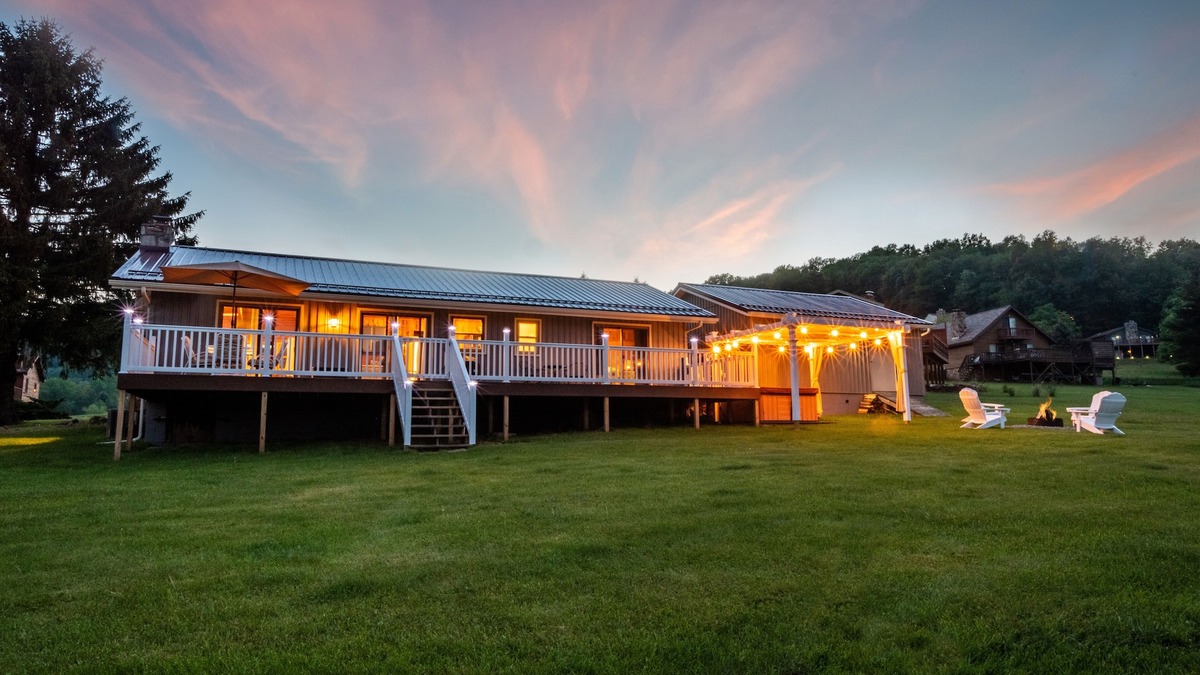 Paradise Point House | Runnin' Down a Dream: Nearby Lake Access, Dog Friendly w/ Hot Tub