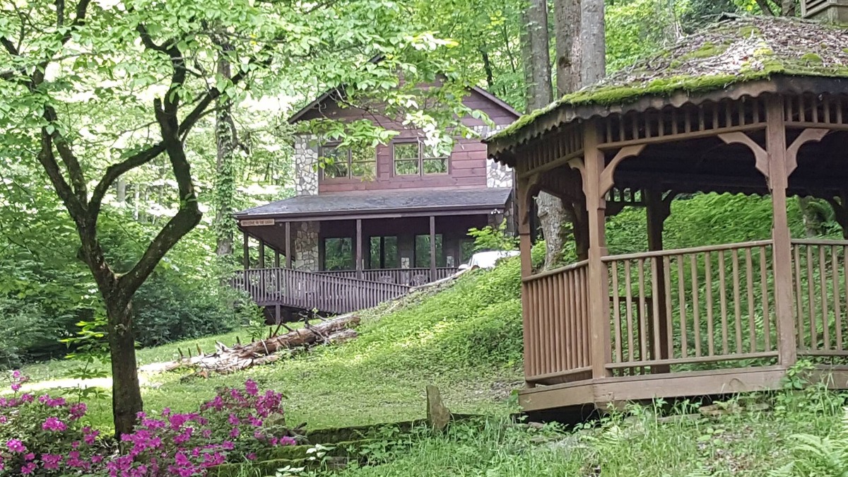 Topton Cabin | Running Branch Lodge (cabin) Nantahala,rafting,zipline,Wifi, dtv, firepit,stream