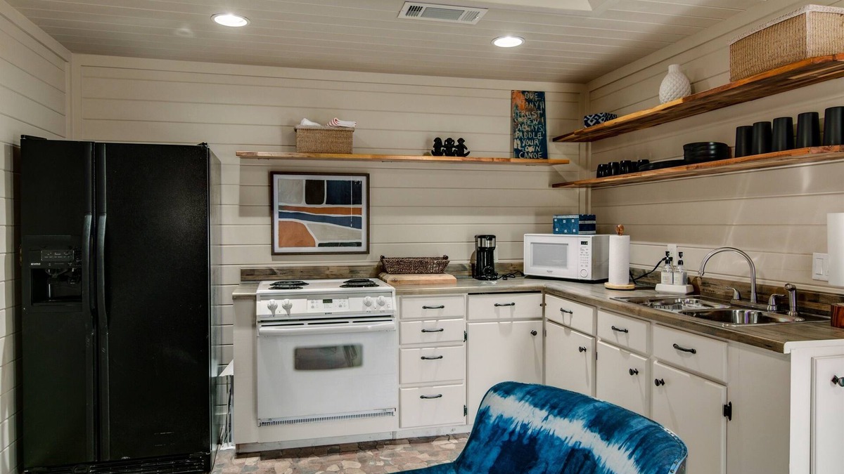 Alleene House | Running M Fish Camp: Sleeps 14 + Two Boat Slips