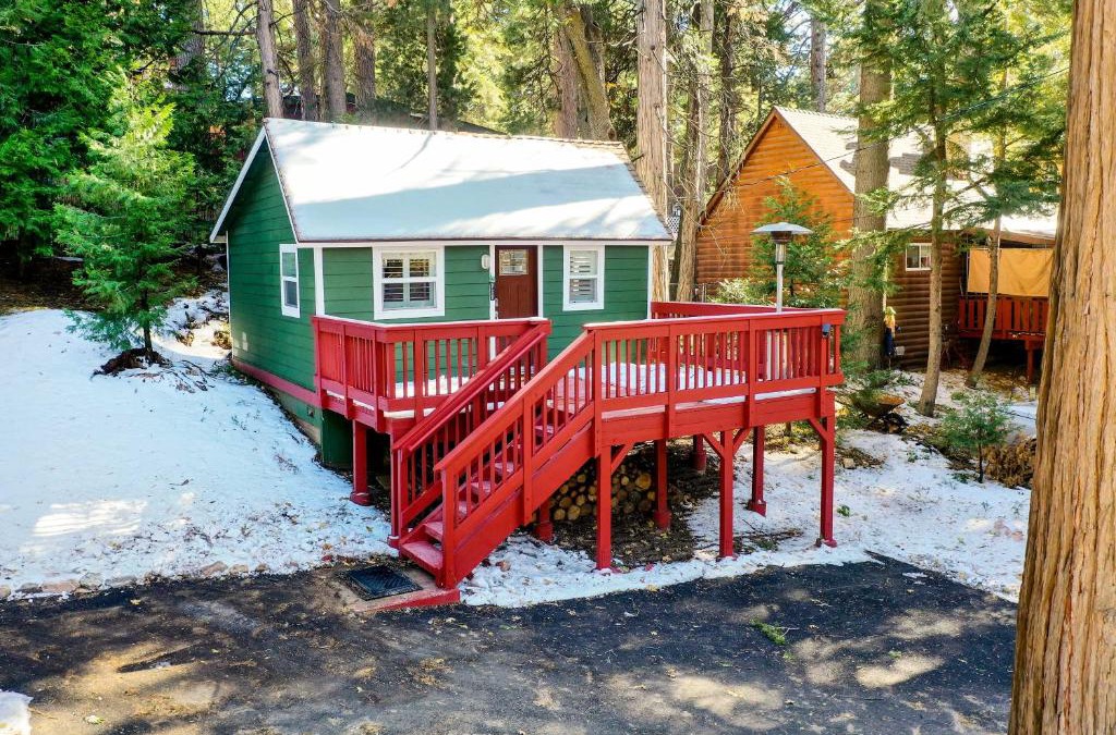 Running Springs House | Running Springs Cabin with Deck and Forest Views