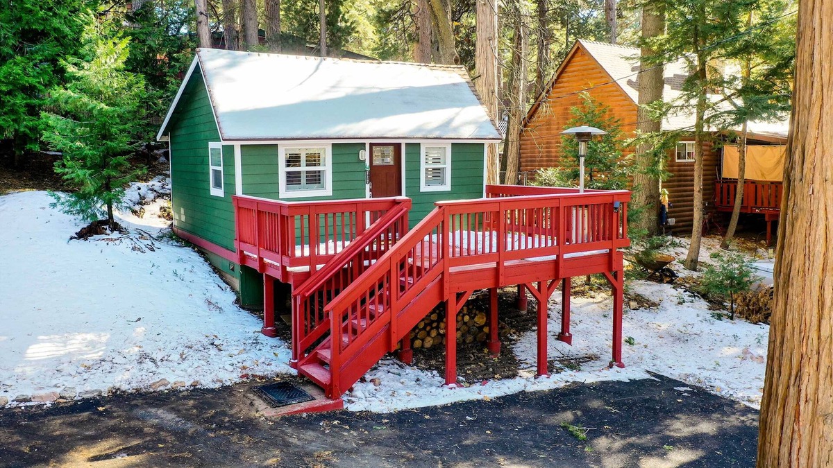 Running Springs Cabin | Running Springs Cabin w/Deck + Forest Views