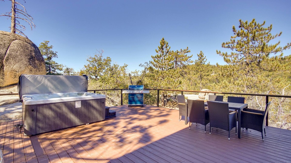 Arrowbear Lake Cabin | Running Springs Cabin w/Spacious Deck + Hot Tub!