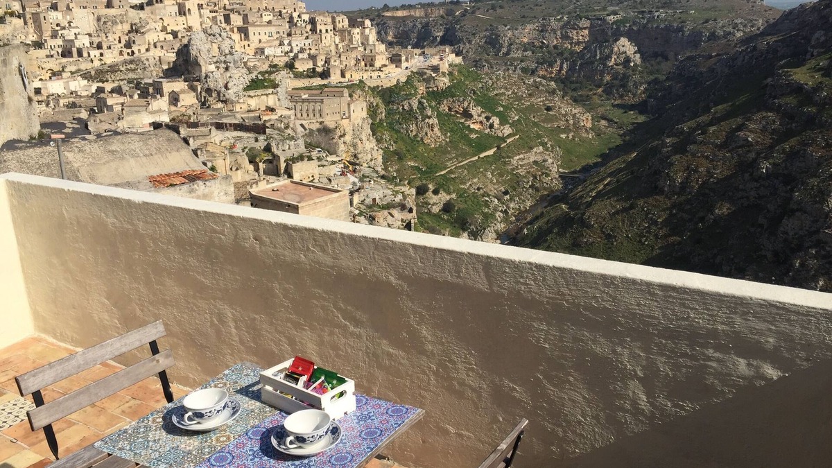 Sasso Caveoso House | RupeSuiSassi is a typical house of the Sassi of Matera with a splendid view.
