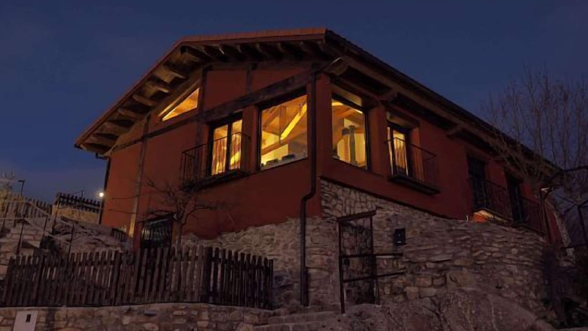 Santa Maria de la Alameda Cottage | Rural house with 3 stays (full or partial rental) for 10 to 18 people