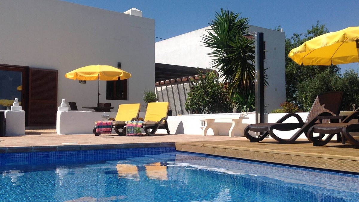 Silves Villa | Rural Algarve Villa with Solar Heated Pool Wi-Fi A/C near SILVES, GOLF, BEACHES