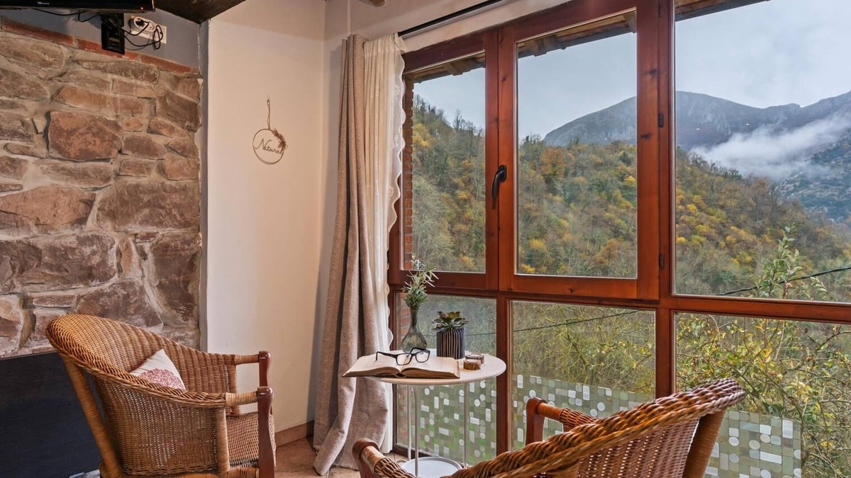 Santa Maria Cottage | Rural apartment L'Arboleu de Traspeña for 2 people
