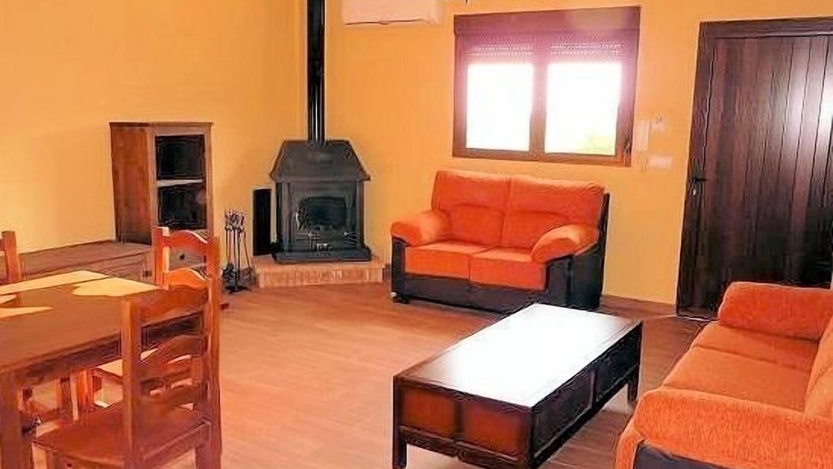 Villamiel Cottage | Rural apartment La Noguera for 5 people