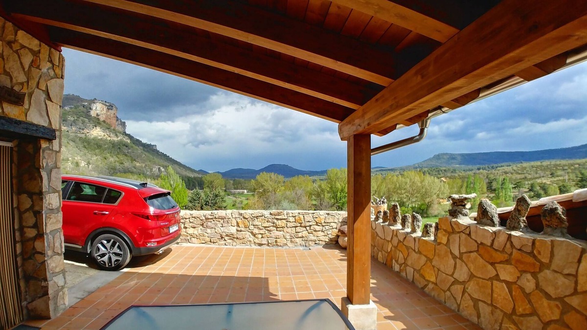Una Apartment | Rural apartment with fireplace and barbecue and mountain views