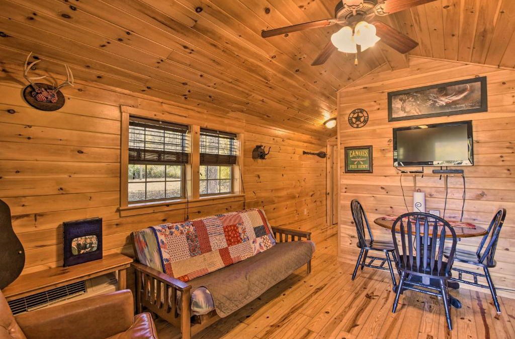 St George House | Rural Cabin Hideaway with Fire Pit and Mtn Views!