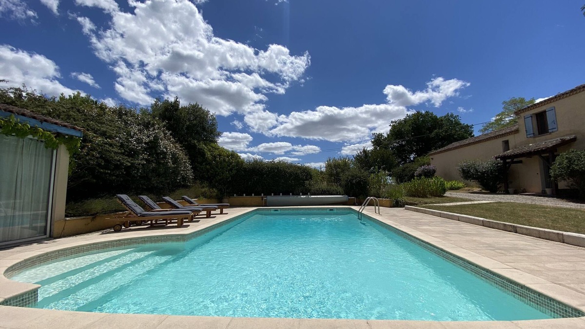 Paulhiac Villa | Rural comfortable 6 person villa, large swimming pool and beautiful views