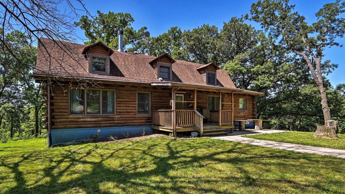 Coon Rapids House | Rural Coon Rapids Cabin w/Deck - Hike & Golf!