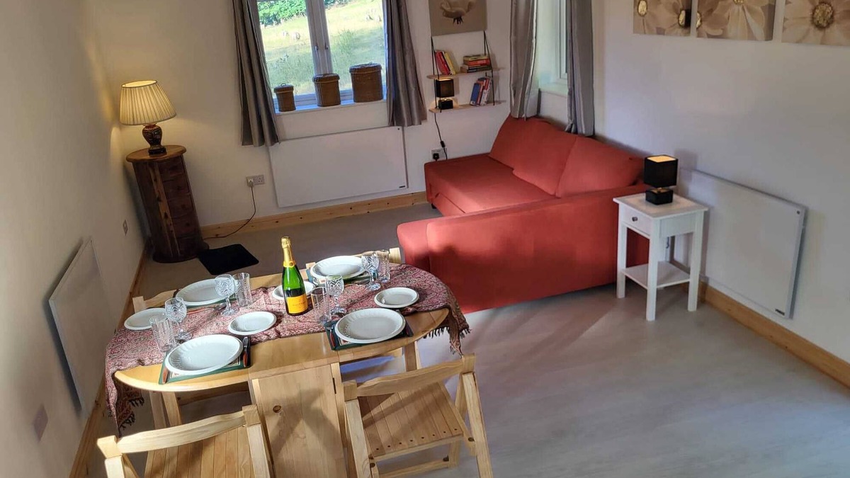 Padworth Apartment | Rural Cottage| Stunning Views| with Free Parking| Quiet