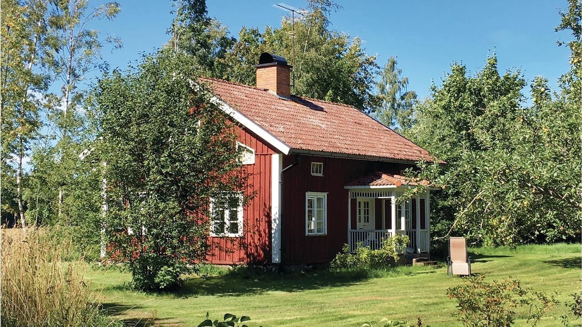 Gullspang House | Rural cottage with garden, only 800 m to the pier where the boat is located.