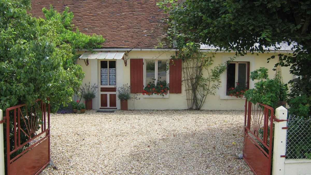 Villiers Cottage | Rural Cottage With Views Over Fields, tranquil setting