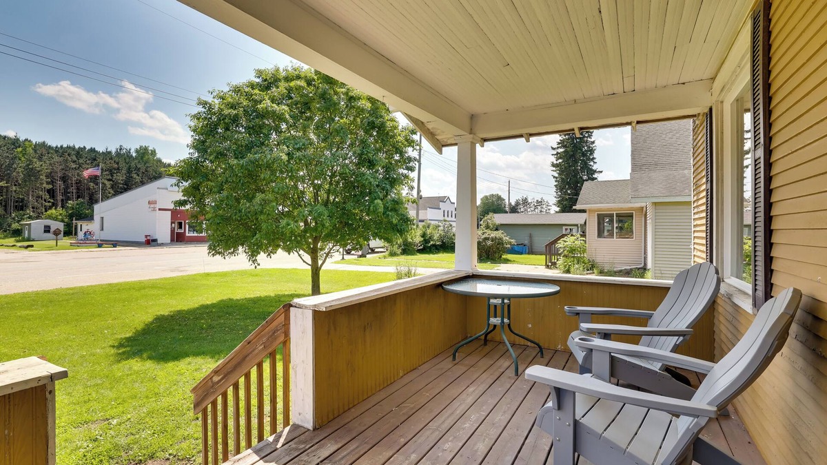 Hixton House | Rural Dog-Friendly Hixton Home: BBQ Ready!