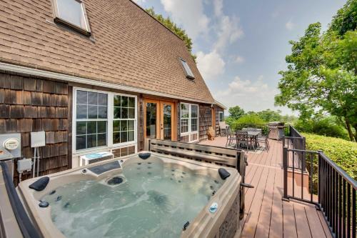 Mount Pleasant Mills House | Rural Dutch Country Retreat - Private Hot Tub