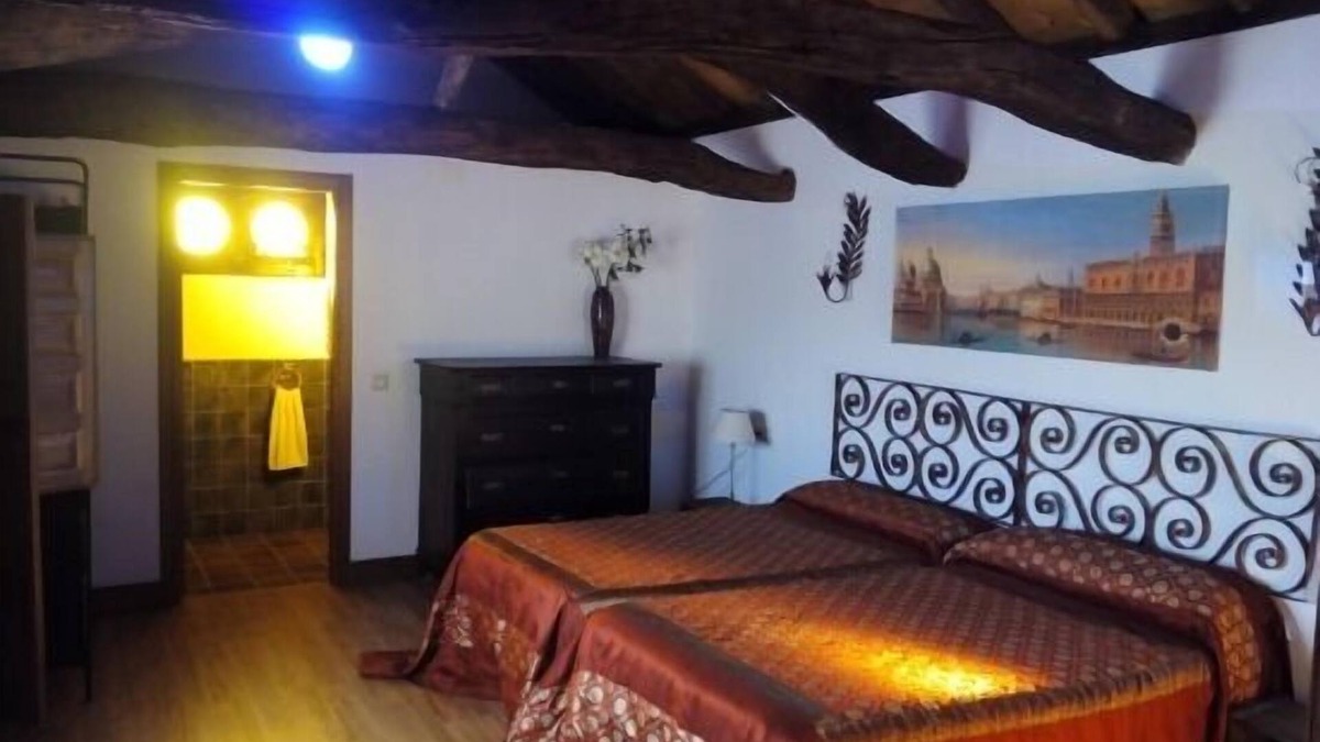 Villarrubia de Santiago Cottage | Rural house (full rental) El Sueño de Lucrecia for 16 people