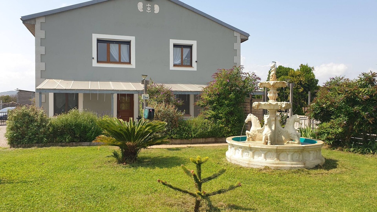 Villeneuve-les-Maguelone Cottage | Rural apartment, protected natural area near the beaches