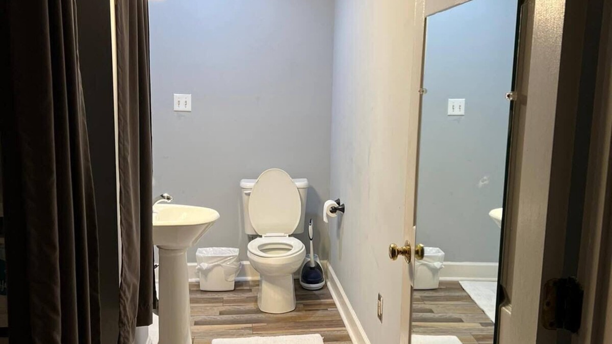 Sunset Road Apartment | Rural fun close to everything in Charlotte