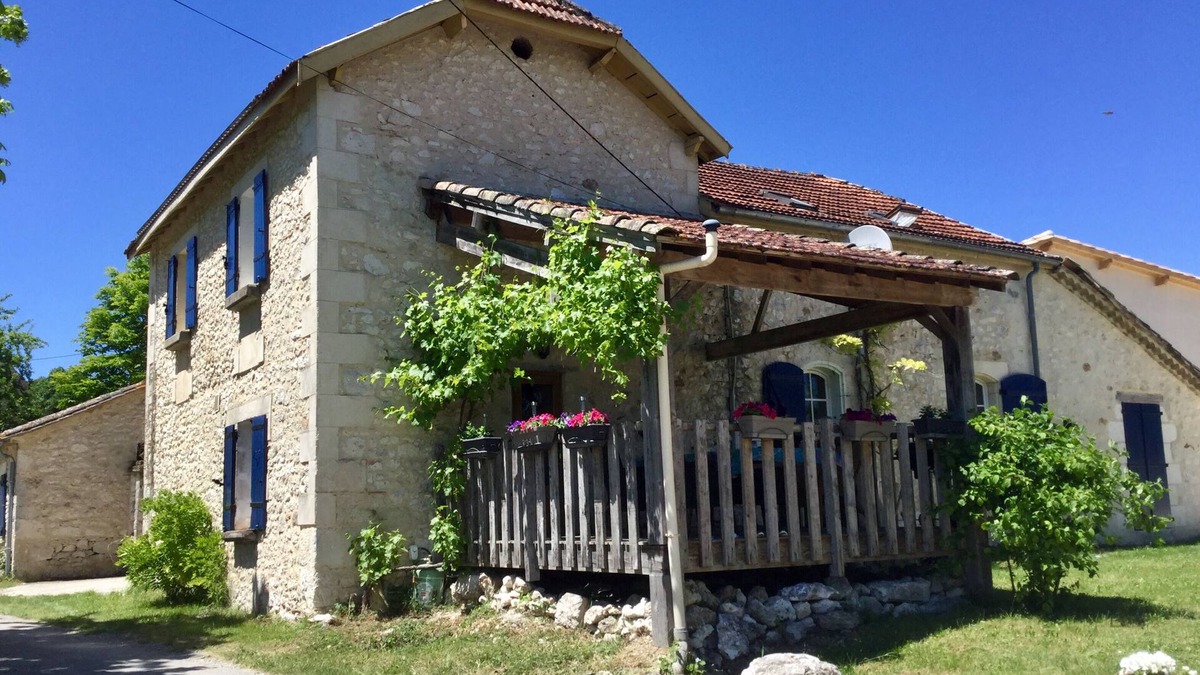 Parranquet House | Rural gite with pool and lake views