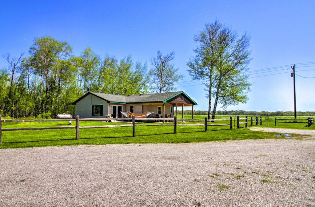 Williams House | Rural Harrys House with Fire Pit on 20 Acres