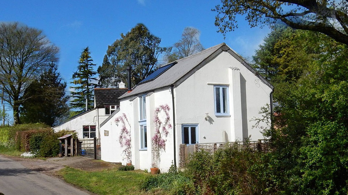 Honiton Cottage | Rural Holiday Cottage with Wonderful Countryside Views on Friendly Smallholding.